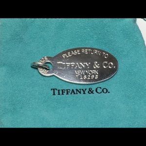 ‼️SOLD‼️Tiffany & Co vintage RTT oval Pendant